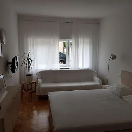 Holiday home Kuca Nadalina Tribunj (Sibenik-Knin)